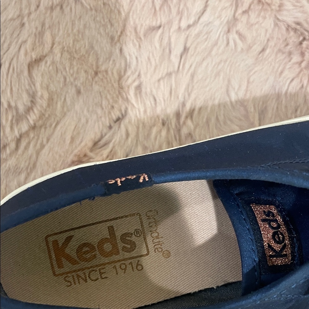 Keds Women’s fancy silk Navy Blue sneakers, velvet laces, size 6.5 - Picture 2 of 8